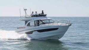 Antares 11 Fly - beneteau.com