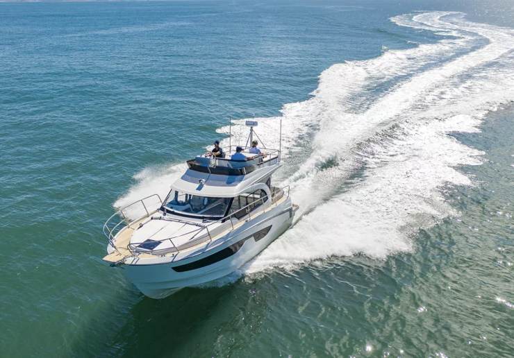 Antares 11 Fly - beneteau.com