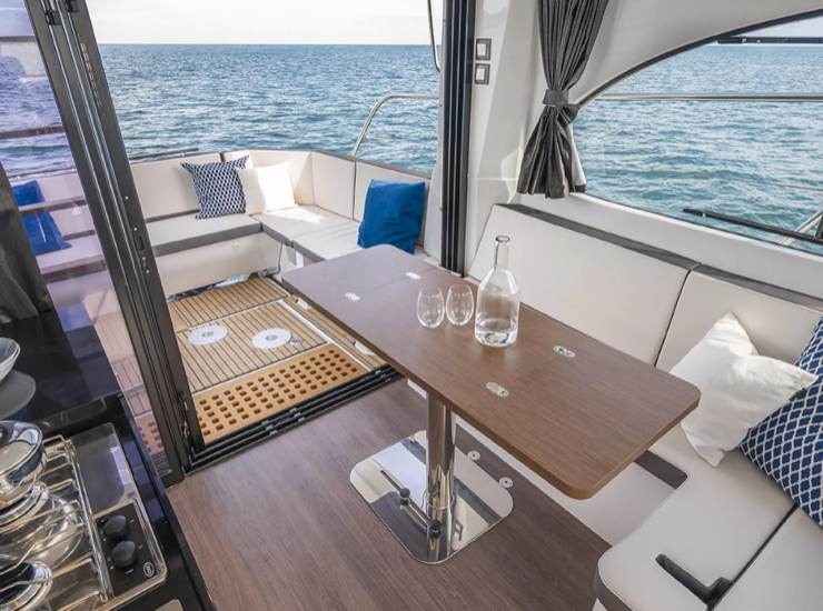 Antares 11 Fly - beneteau.com