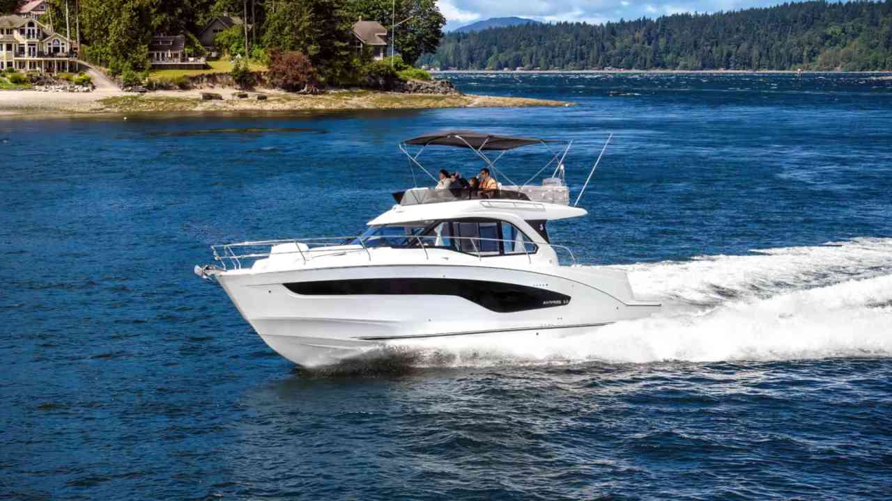 Antares 12 FLY - Beneteau.com