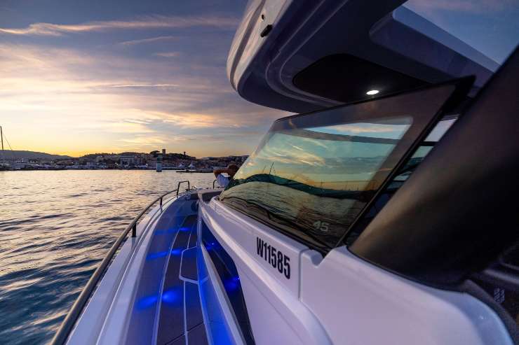 Axopar 45 Sun Top - axopar.com