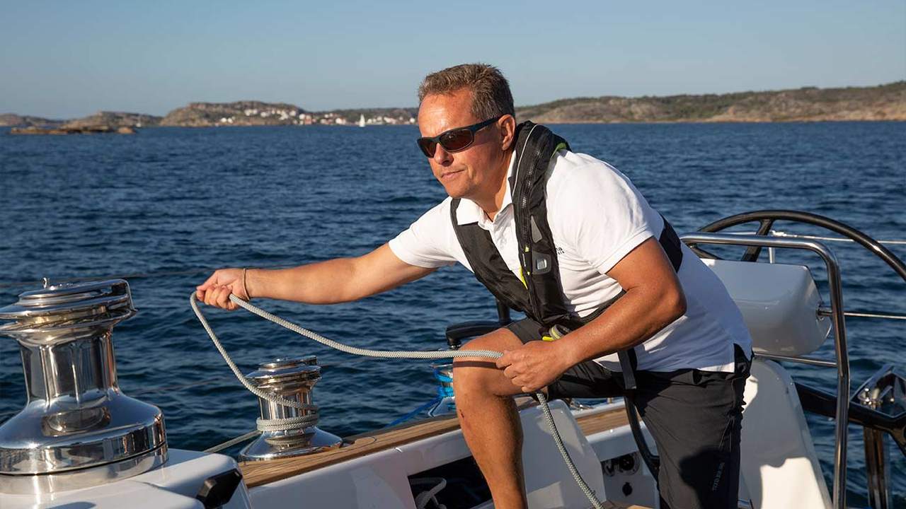 Regolazione del winch a bordo dell’Arcona 435 Mk II