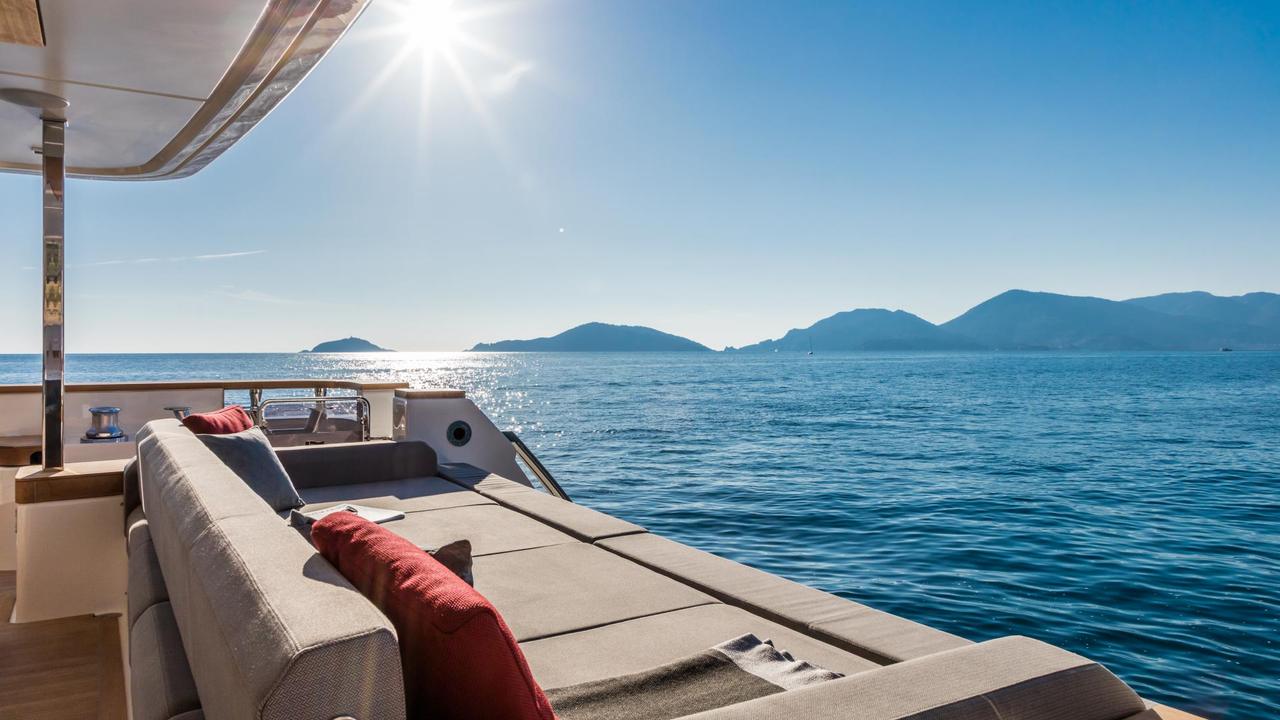 Plancia della Custom Line Navetta 33