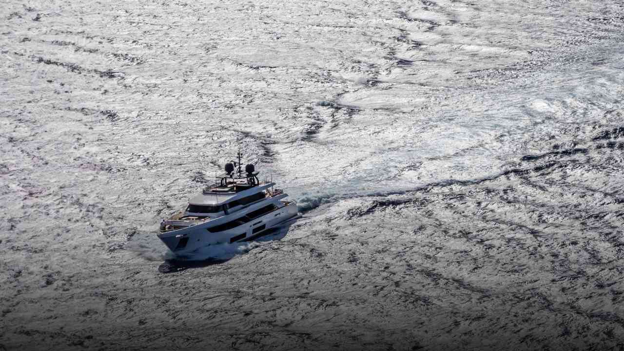 Zona pranzo della Custom Line Navetta 33