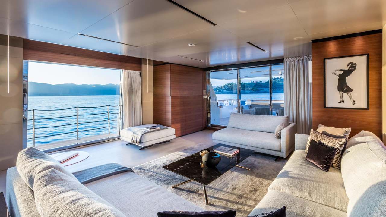 Ponte superiore della Custom Line Navetta 33