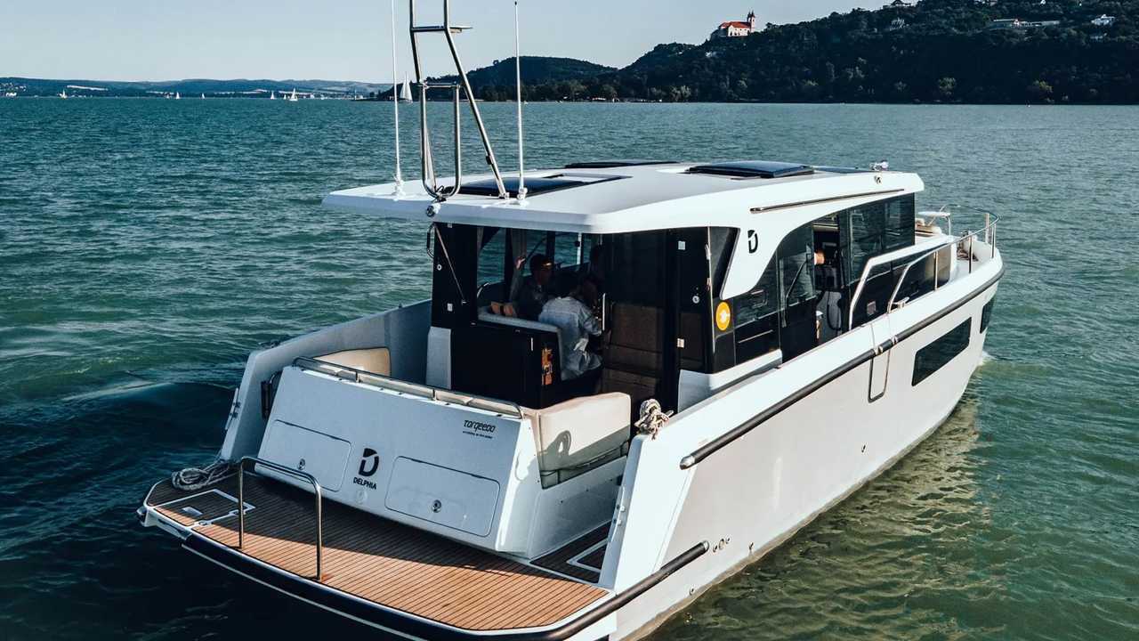 Pozzetto del Delphia 11 Sedan