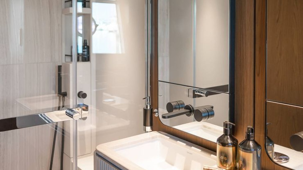 Bagno del Ferretti Yachts 780