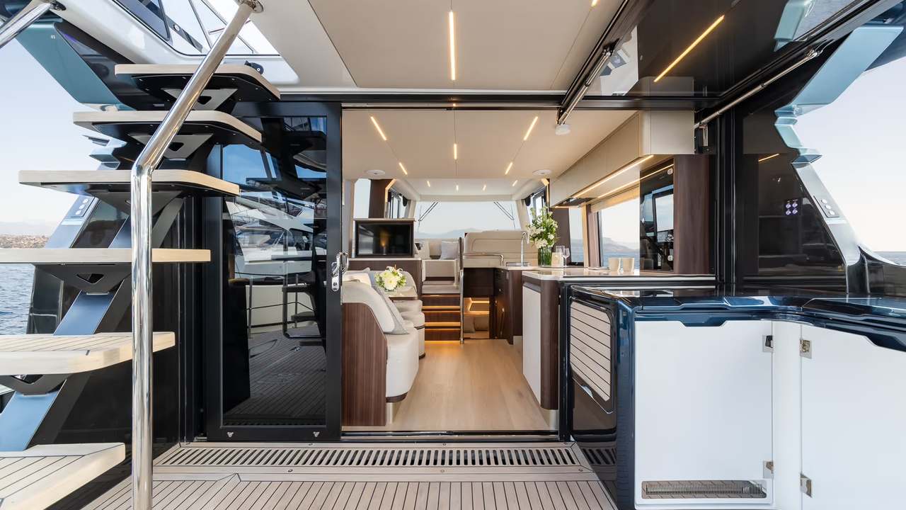 Interno del Galeon 430 EXP