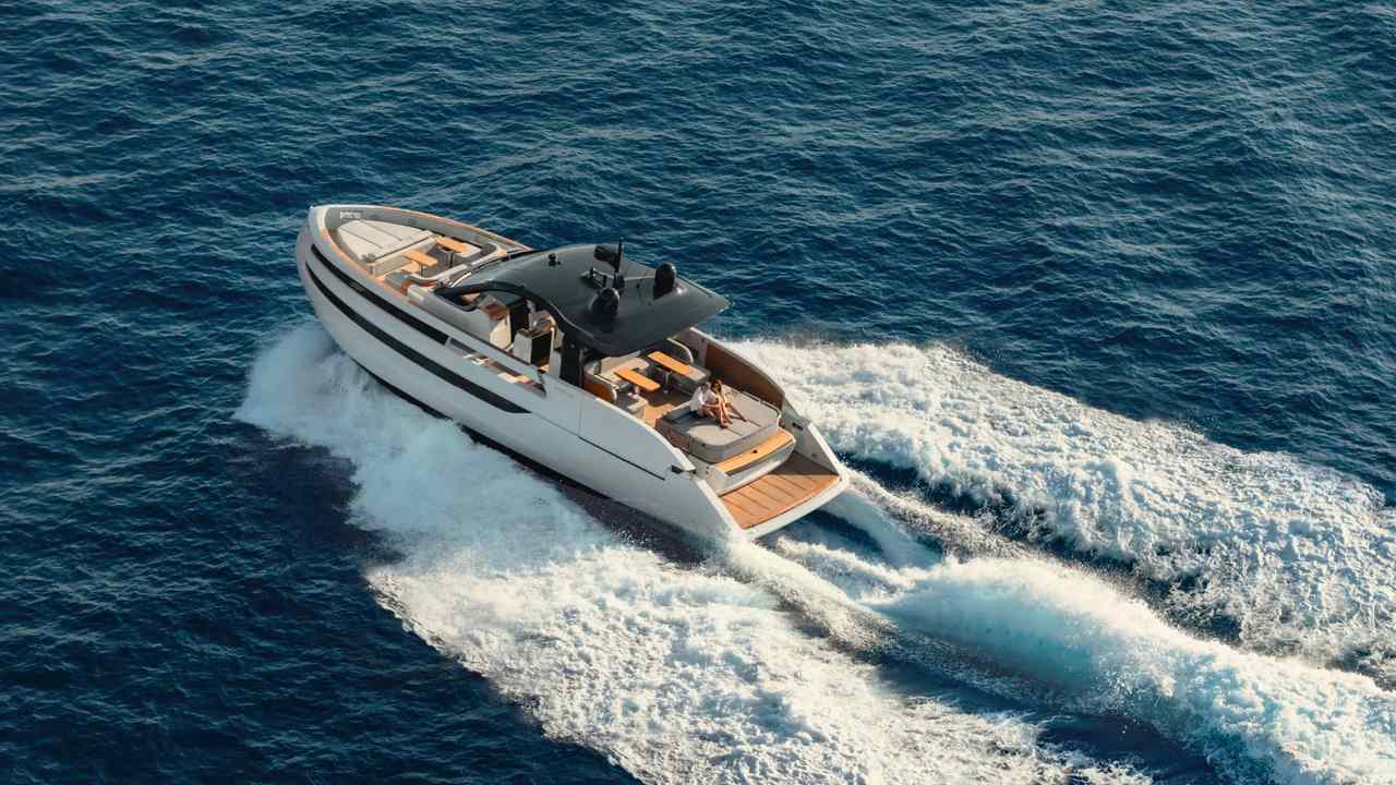 Invictus TT550 in navigation seen from above