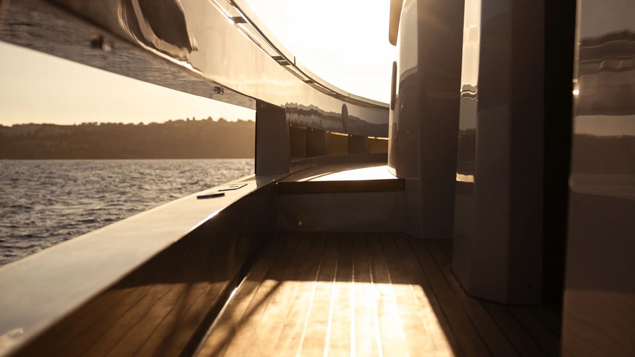 Lateral passage of the Invictus TT550