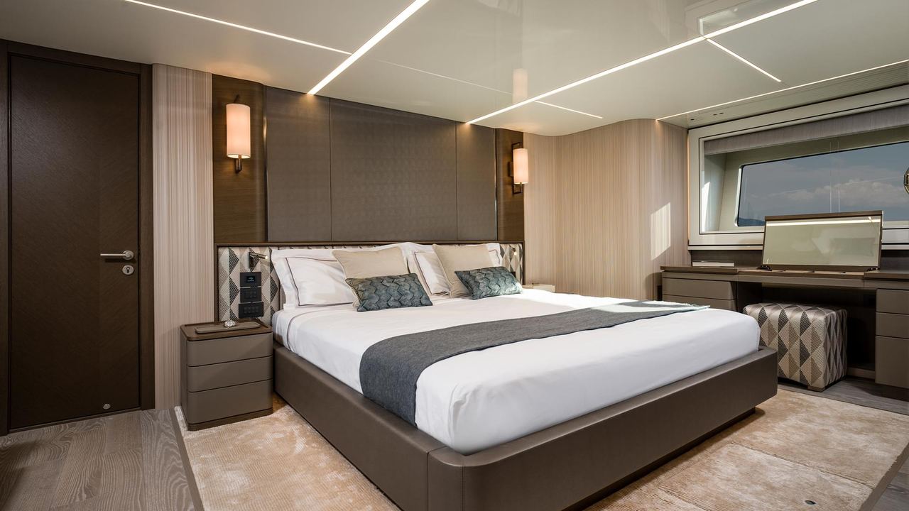 Sunseeker 90 Ocean Cabin