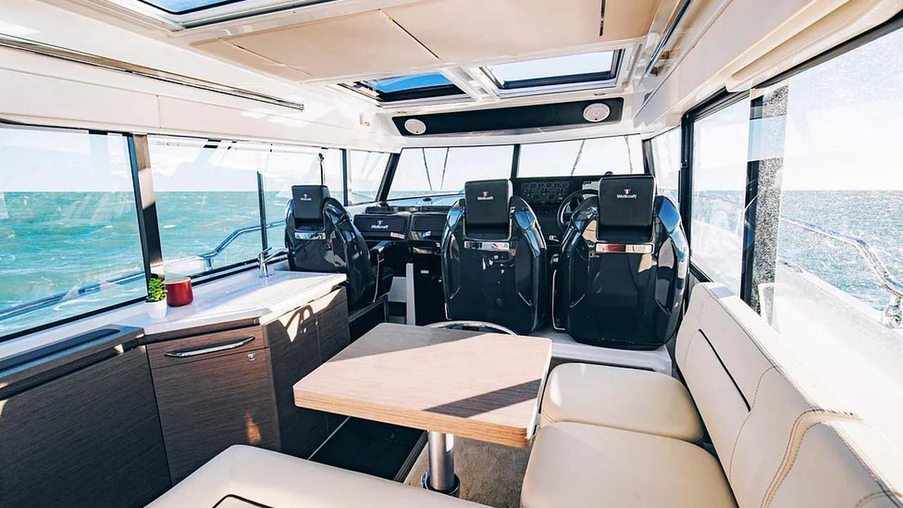 Dinette del Wellcraft 38 Explorer