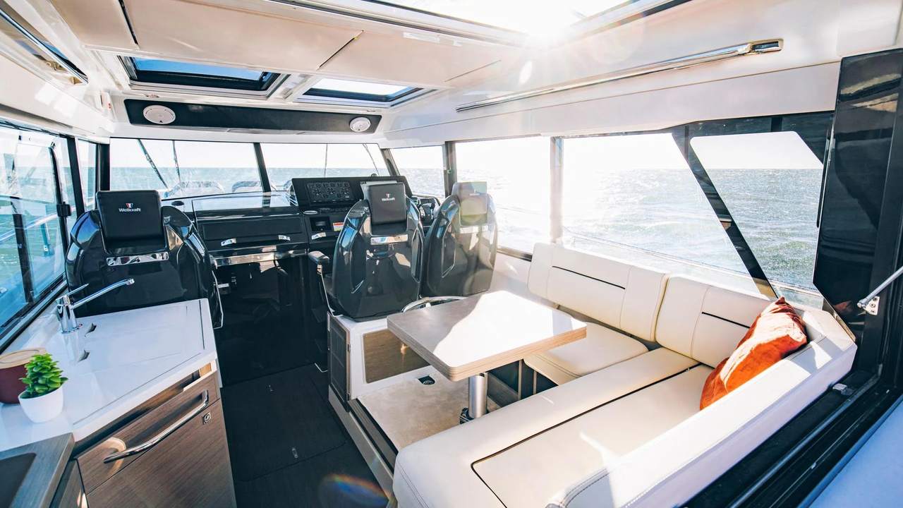 Interno del Wellcraft 38 Explorer