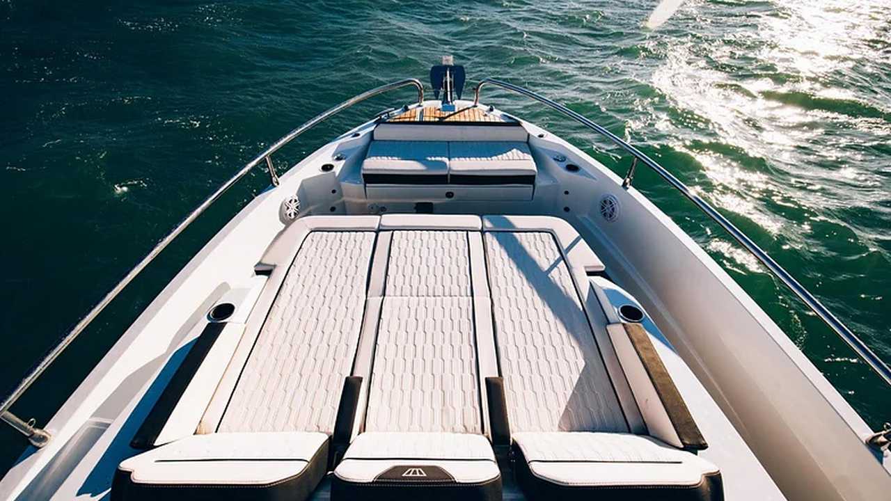 Coperta prodiera del Wellcraft 38 Explorer
