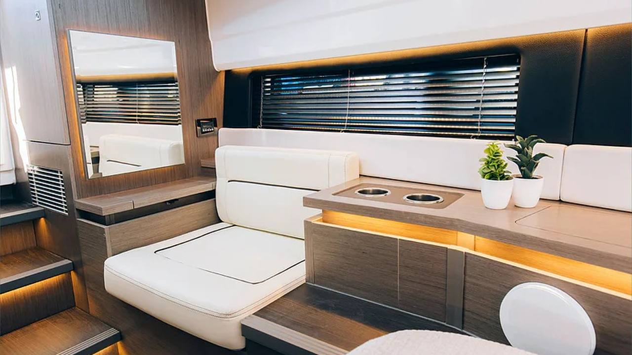 Cabina del Wellcraft 38 Explorer