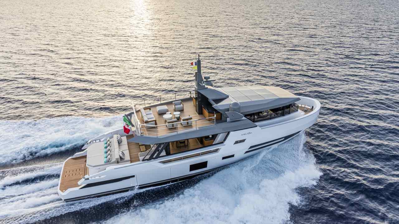 Arcadia Sherpa 80 vista di tre quarti