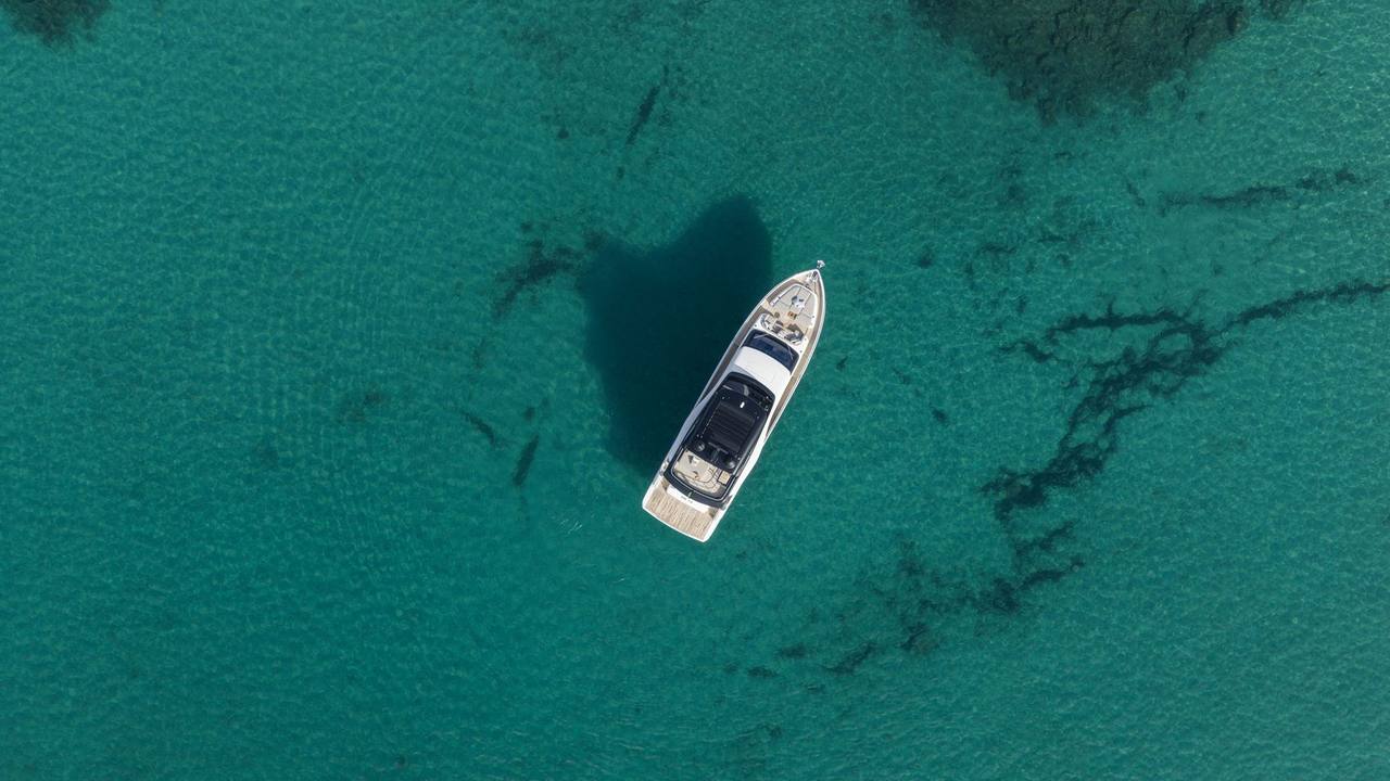 Cranchi Sessantadue 62 visto dall’alto in mare aperto