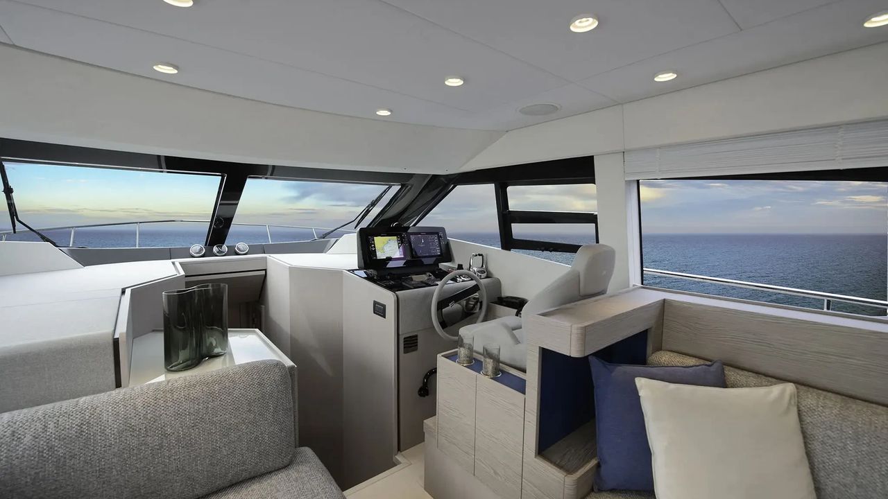 Plancia superiore del Ferretti Yachts 500