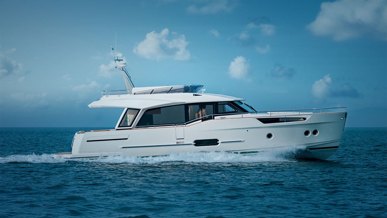 Greenline 48 Fly in mare al tramonto