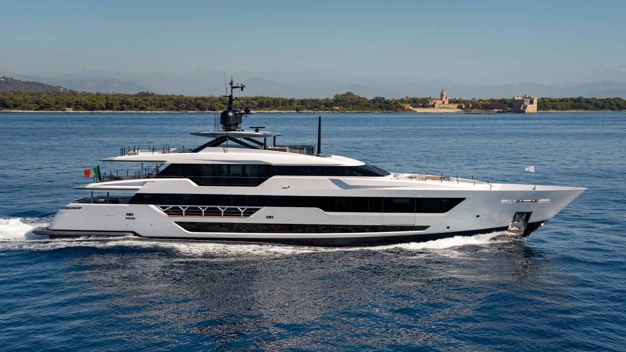 Salone del Custom Line Saetta 140