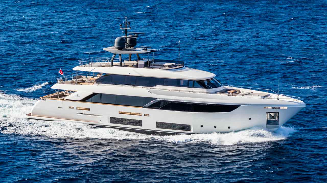 Custom Line Saetta 140 visto dall’alto