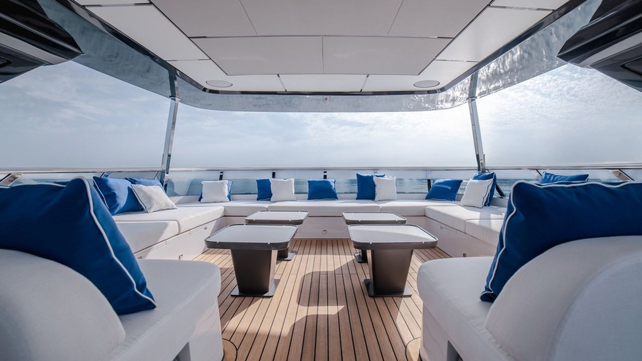 Sedute sulla terrazza del Majesty 112