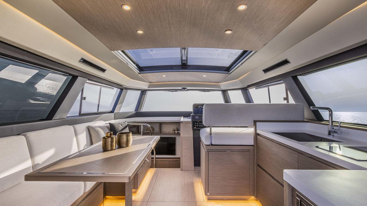 Salone con cucina Galley Up del Pardo GT52