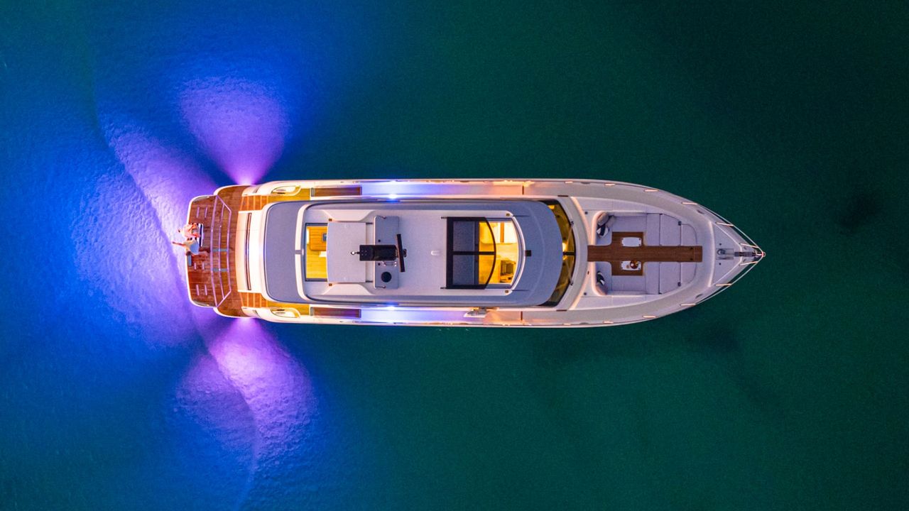 Riviera 6800 Sport Yacht anchor