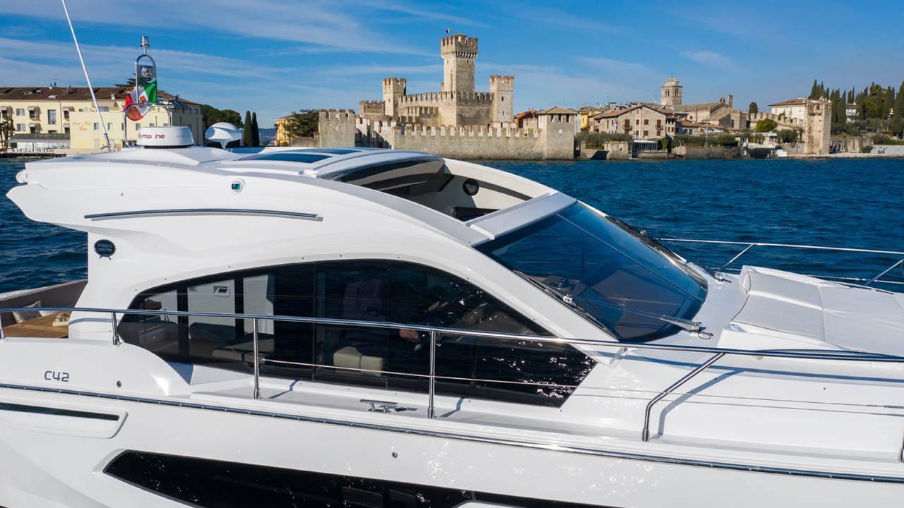 Profilo e tuga del Sessa C42