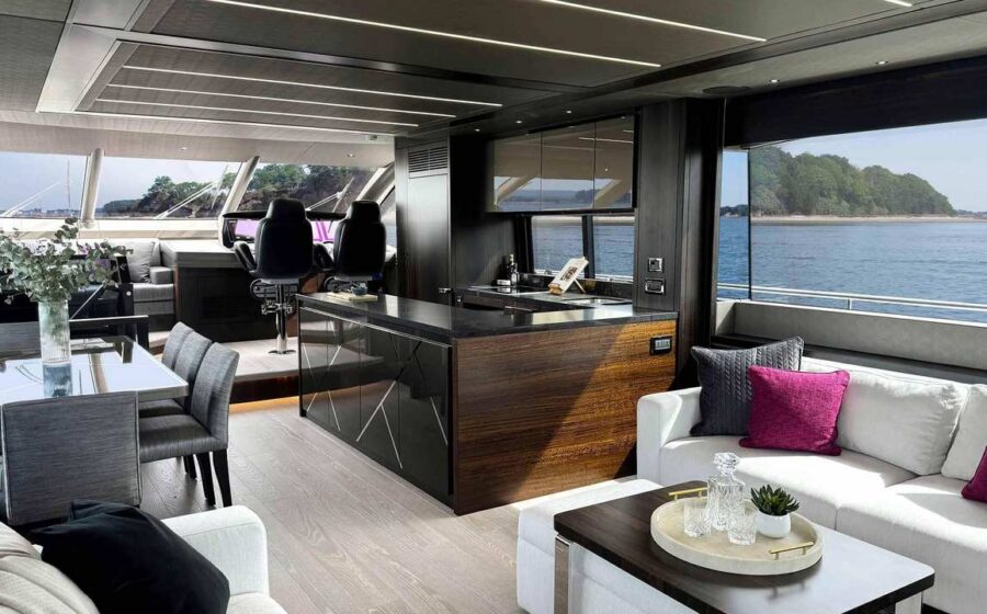 Sunseeker 76 Yacht in navigation