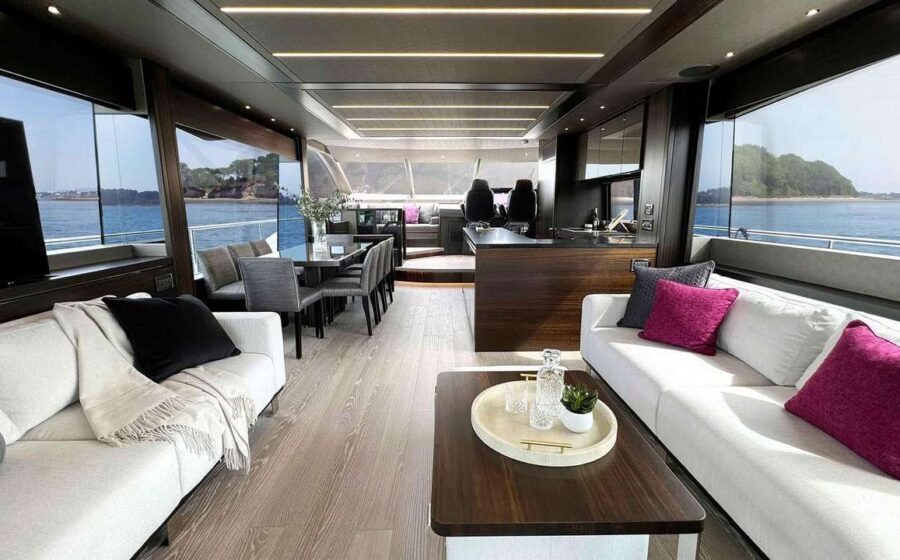 Profile of Sunseeker 76 Yacht