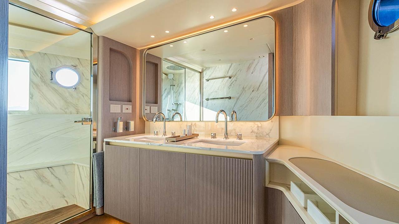 Bathroom of Absolute Navetta 70