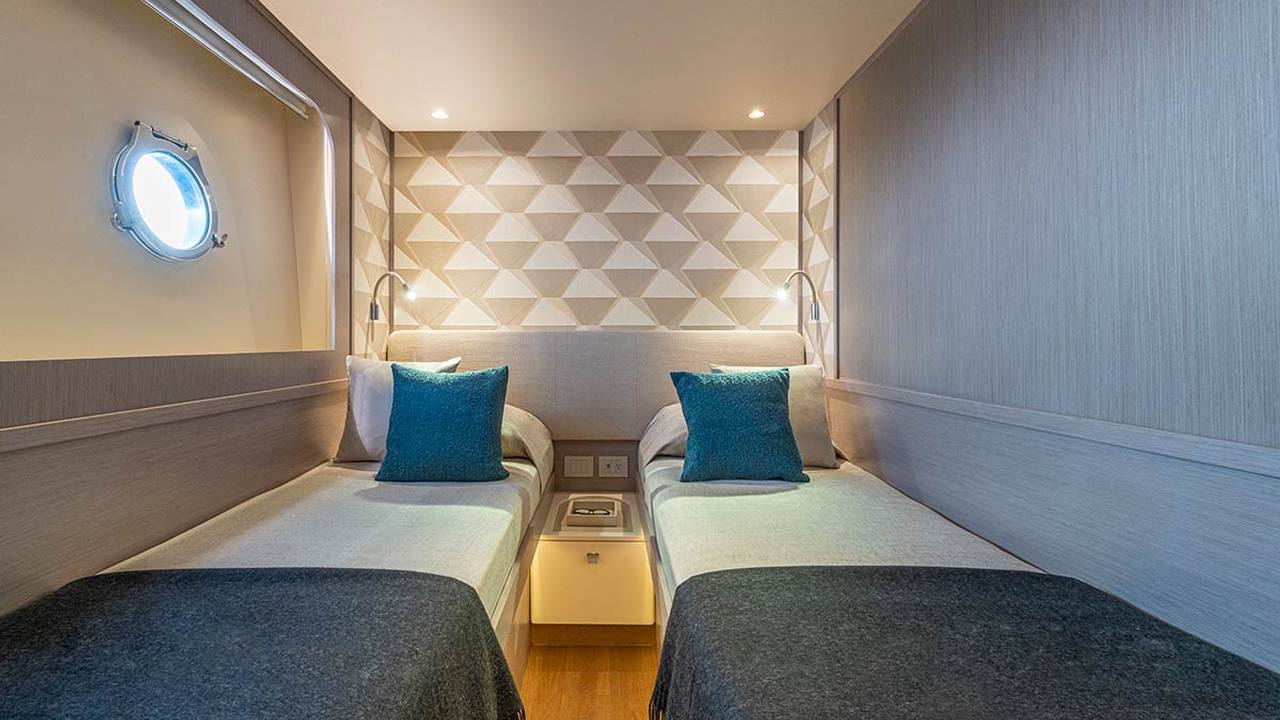 Guest cabin with separate beds of the Absolute Navetta 70