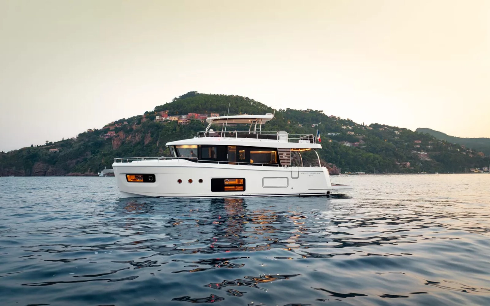 Beneteau Swift Trawler 54: passagemaker moderno con 3.440 litri di gasolio — fotografia 5