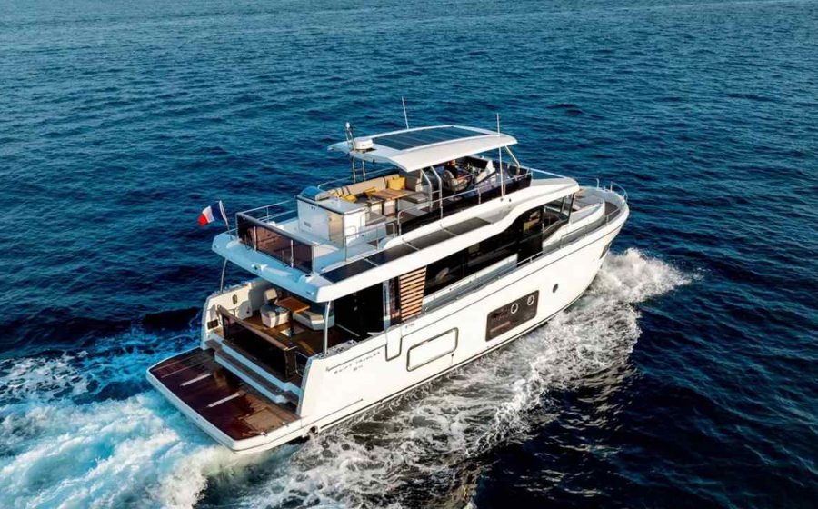 Beneteau Swift Trawler 54: passagemaker moderno con 3.440 litri di gasolio — fotografia 1