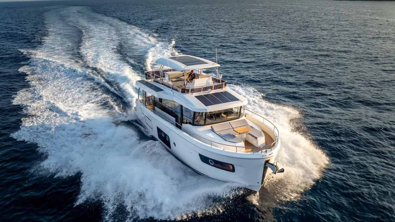 Beneteau Swift Trawler 54: passagemaker moderno con 3.440 litri di gasolio — fotografia 3