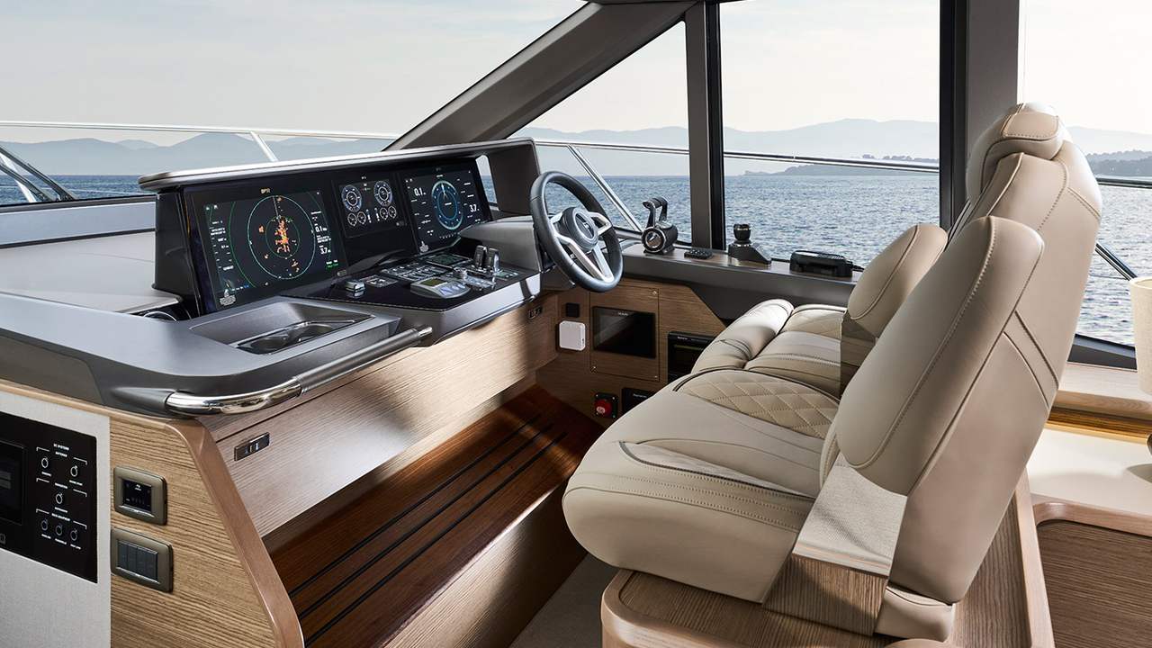 Plancia interna della Princess F58