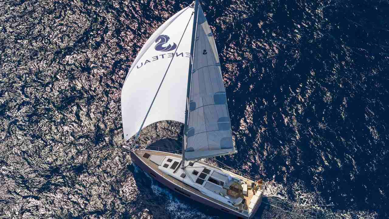 Beneteau Oceanis 52: 30% di pozzetto in più e una carena pensata per navigare — fotografia 5