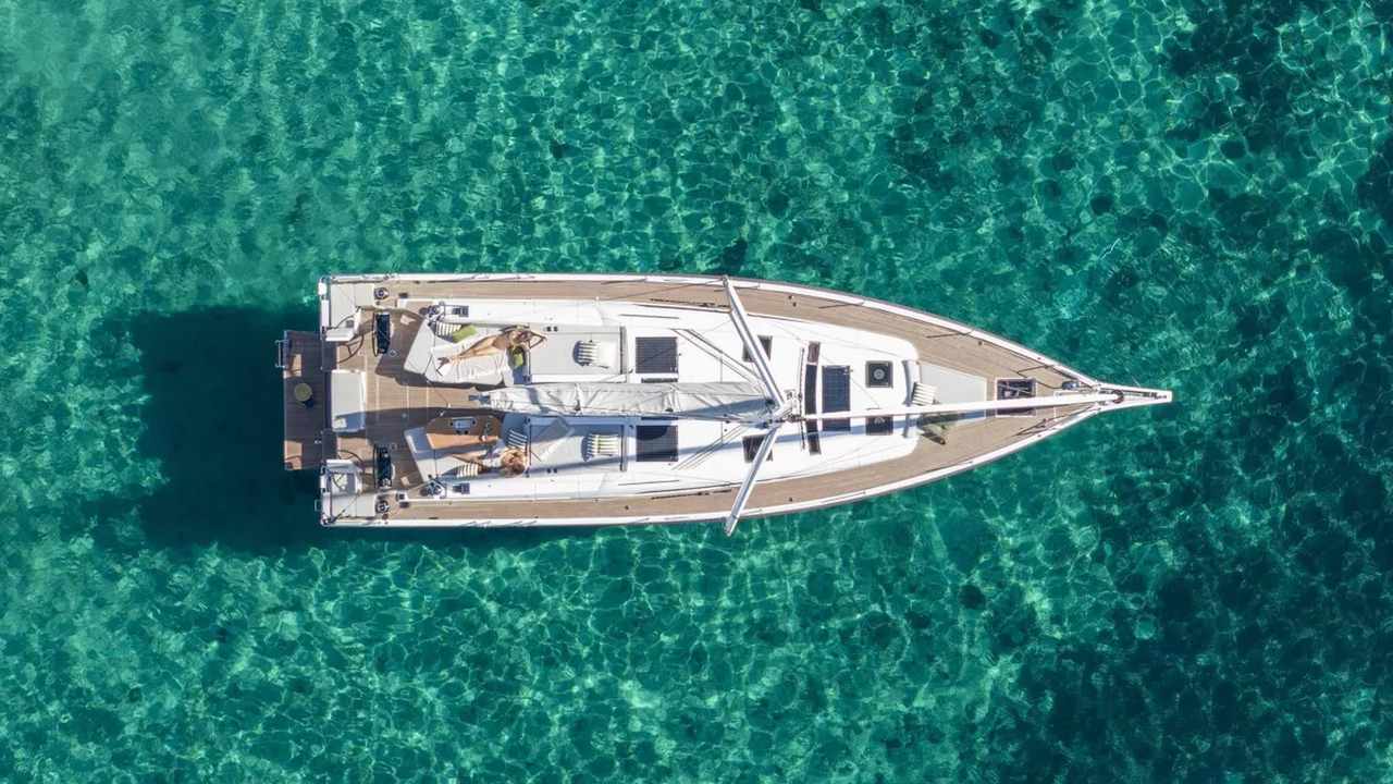 Beneteau Oceanis 52: 30% di pozzetto in più e una carena pensata per navigare — fotografia 8