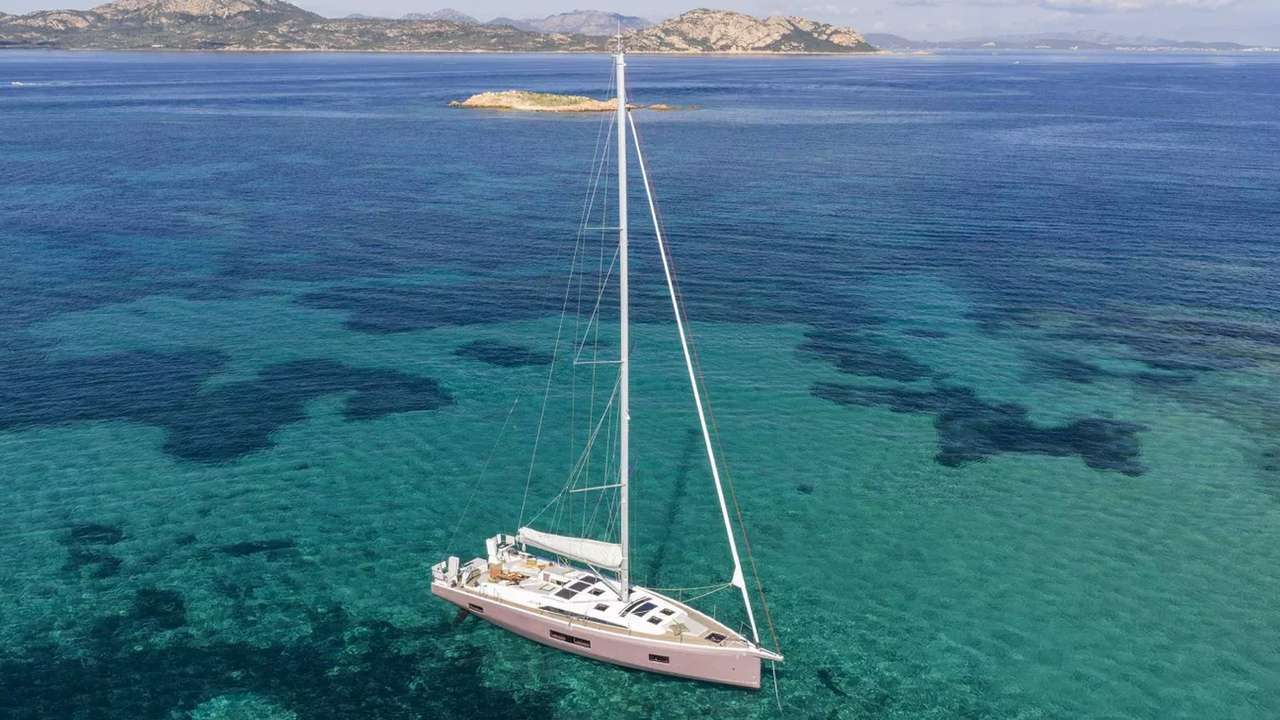 Beneteau Oceanis 52: 30% di pozzetto in più e una carena pensata per navigare — fotografia 9