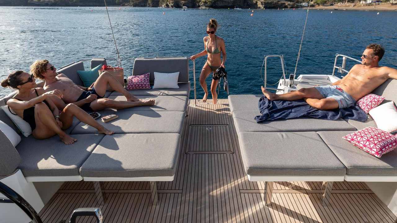 Jeanneau Yachts 55: la cabina armatoriale ridisegna il cruiser di 17 metri — fotografia 3