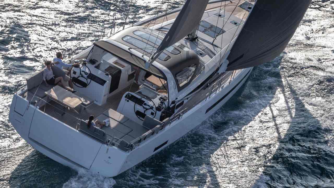 Jeanneau Yachts 55: la cabina armatoriale ridisegna il cruiser di 17 metri — fotografia 8