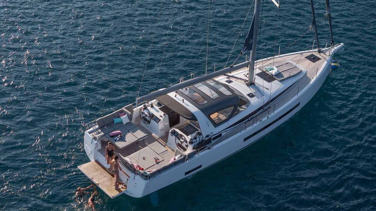 Jeanneau Yachts 55: la cabina armatoriale ridisegna il cruiser di 17 metri — fotografia 10