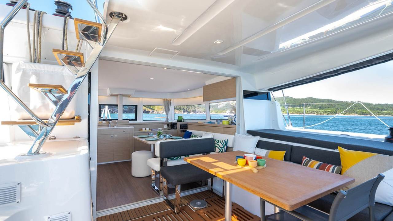 Lagoon 43: il catamarano da 13,85 metri con accessi poppieri ripensati — fotografia 4
