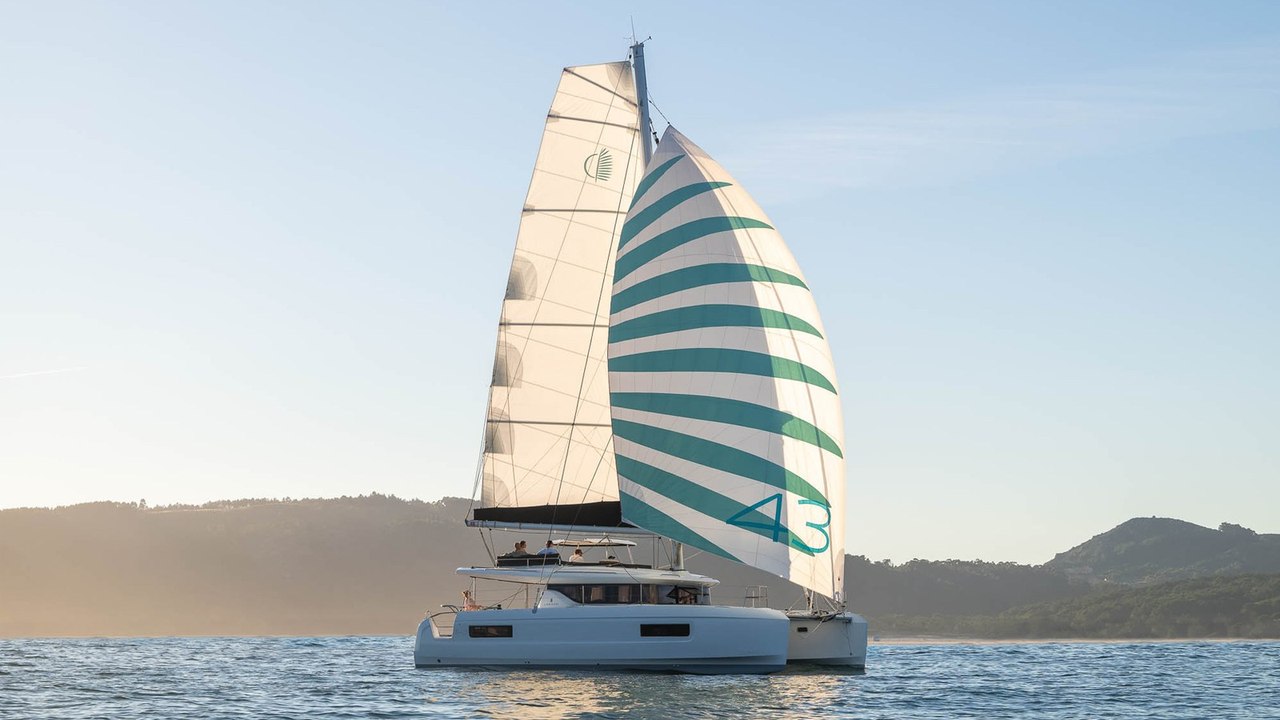Lagoon 43: il catamarano da 13,85 metri con accessi poppieri ripensati — fotografia 6