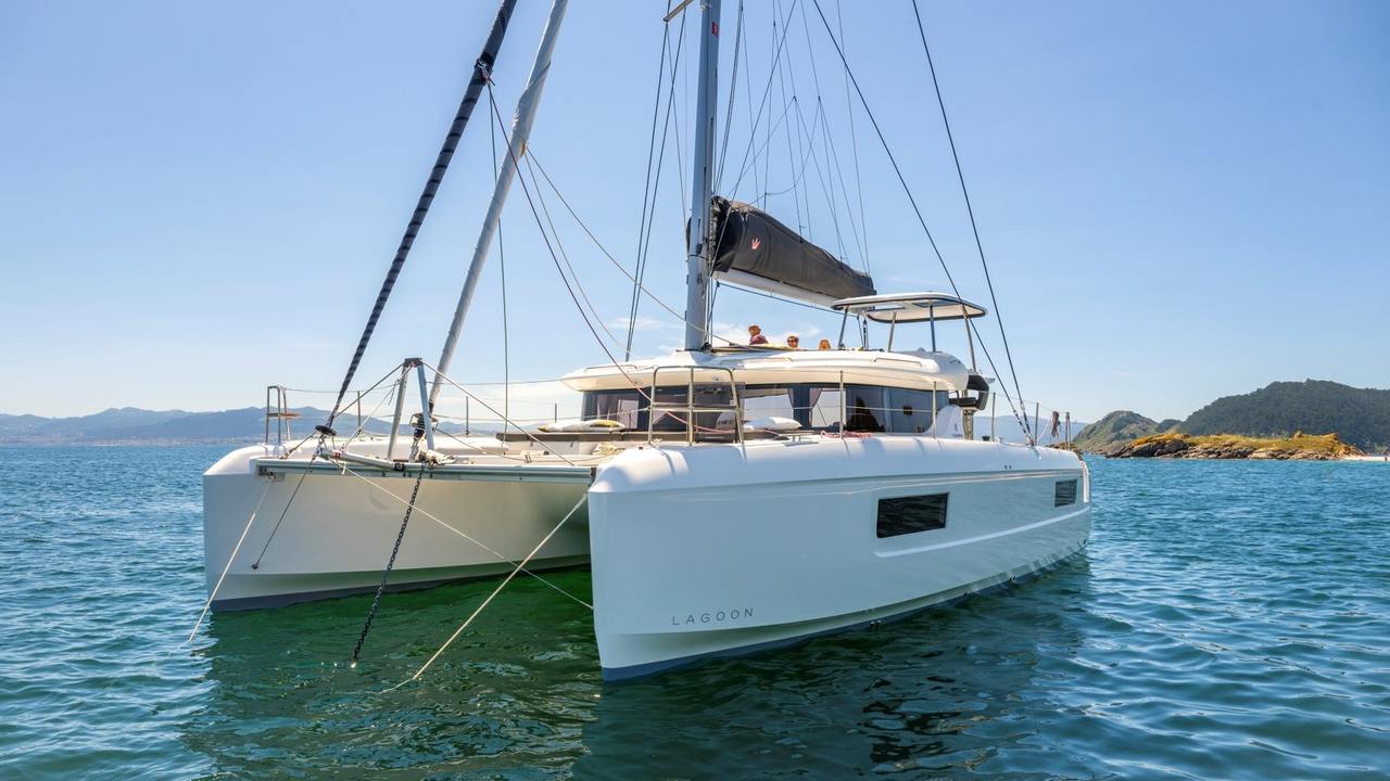 Lagoon 43: il catamarano da 13,85 metri con accessi poppieri ripensati — fotografia 8
