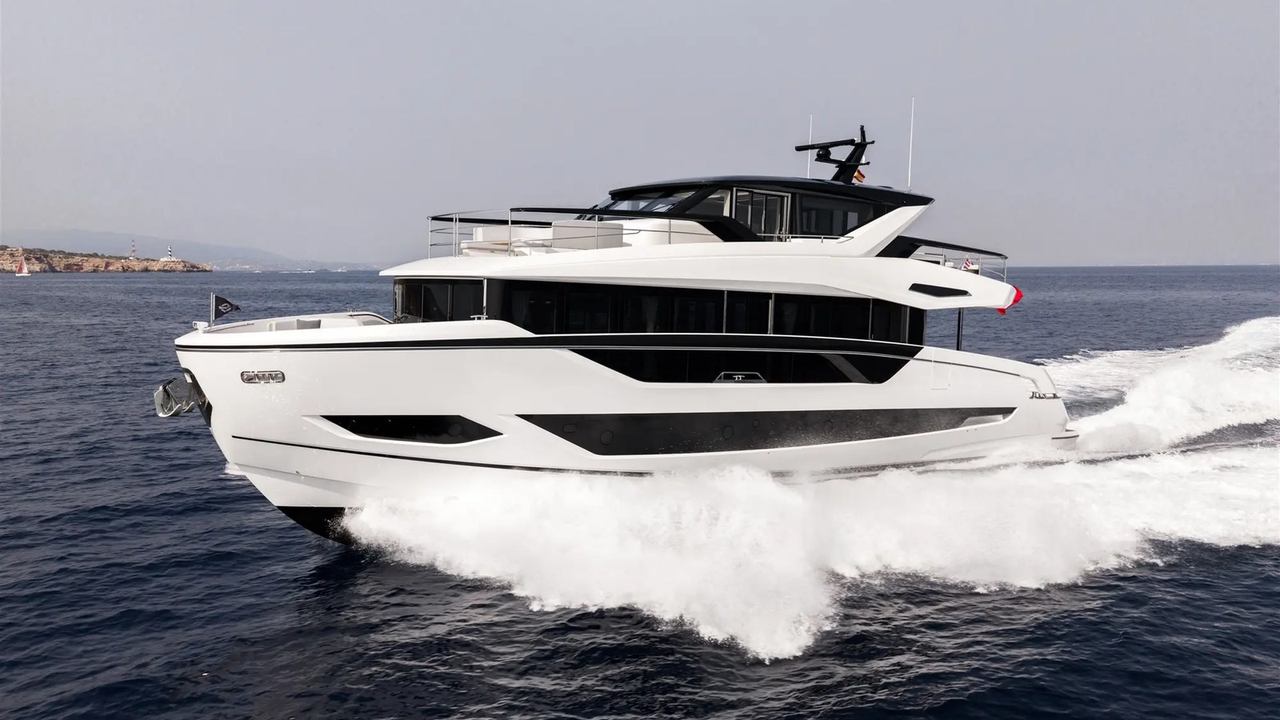Sunseeker 82 Ocean Enclosed: 900 miglia e volumi da superyacht in 25 metri — fotografia 6