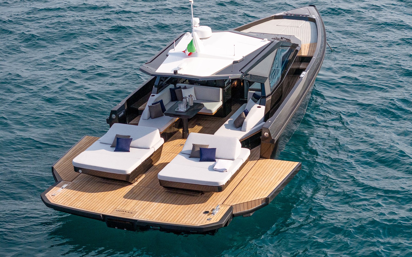 Wallypower50: day cruiser da 36 nodi con IPS o quattro fuoribordo — fotografia 7