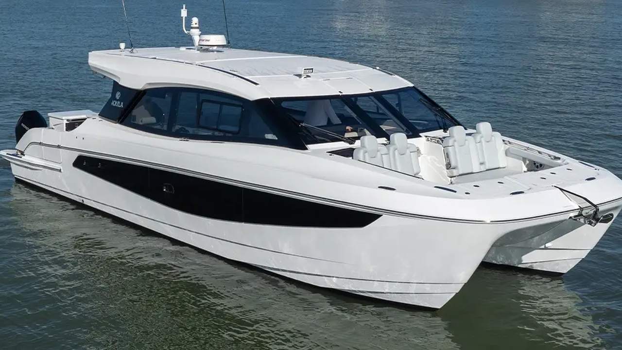 Profilo laterale dell'Aquila 42 Coupe