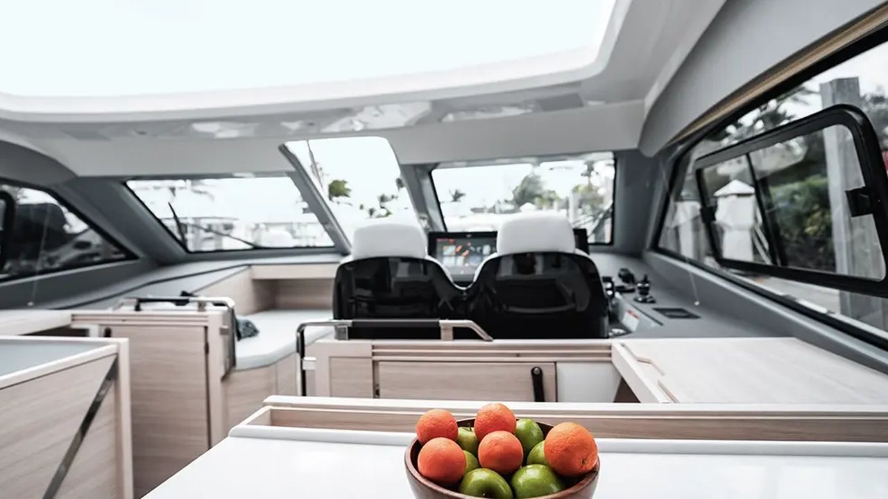 Plancia interna dell'Aquila 42 Coupe